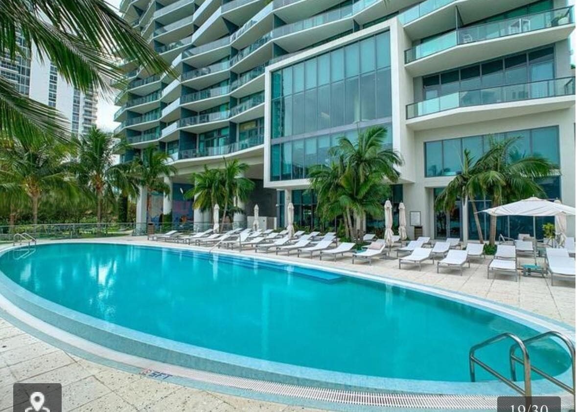 Building Photo - 460 NE 28th St