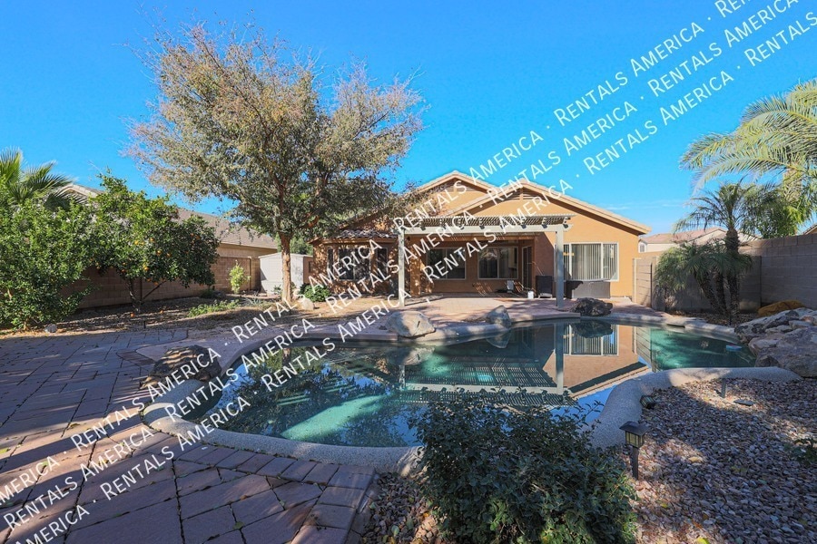 Building Photo - 703 W Canary Way