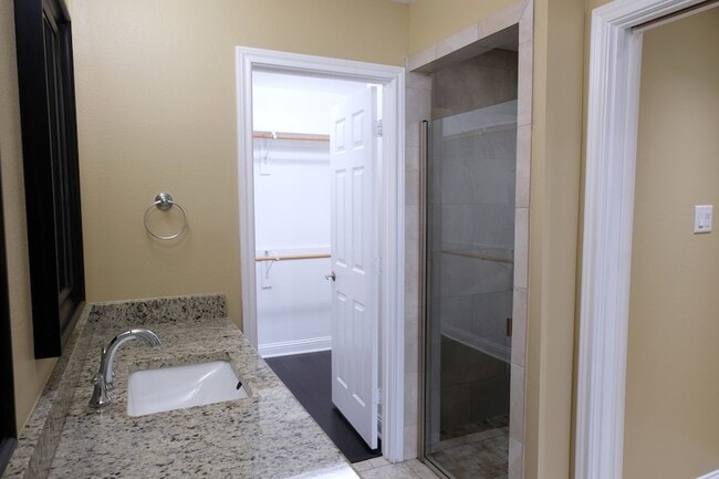 Building Photo - 3003 Allister St