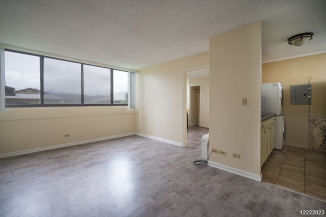 Building Photo - CONVENIENTLY LOCATED 1BR/1BA/1PKG UNIT IN THE CENTRE COURT CONDOMINIUM IN HALAWA