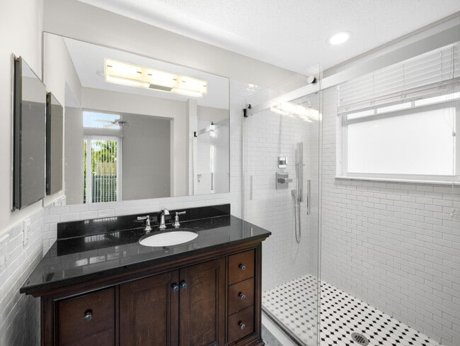 Building Photo - 501 Mainsail Cir