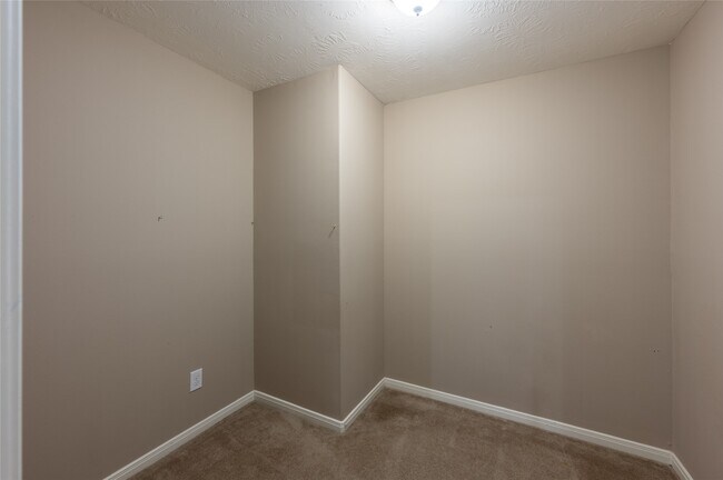 Building Photo - 16906 Langham Heights Ln