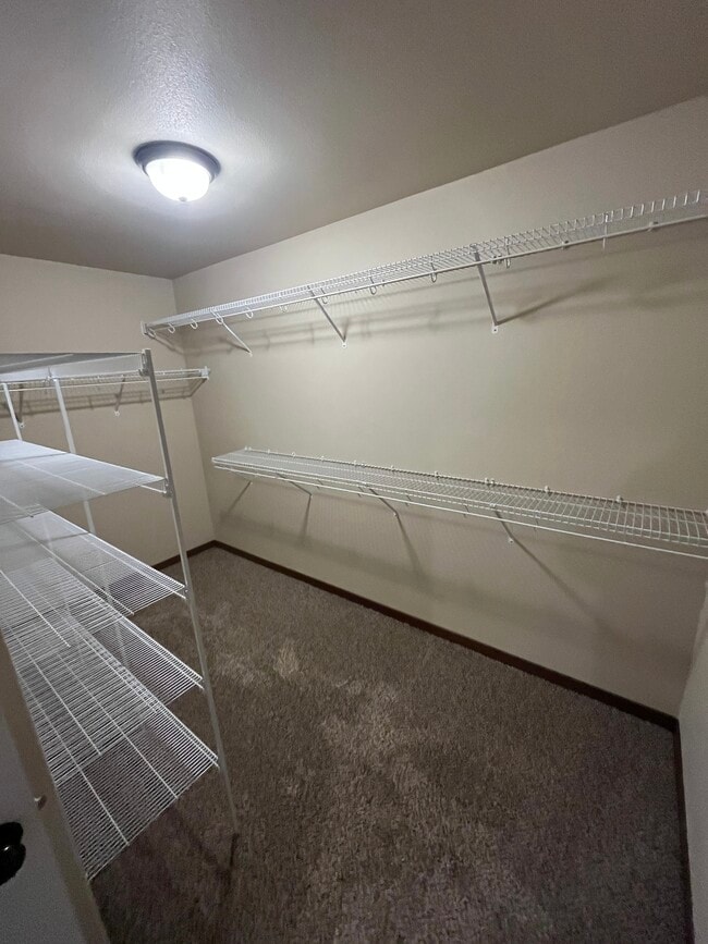 Building Photo - 55 Jaro Wy