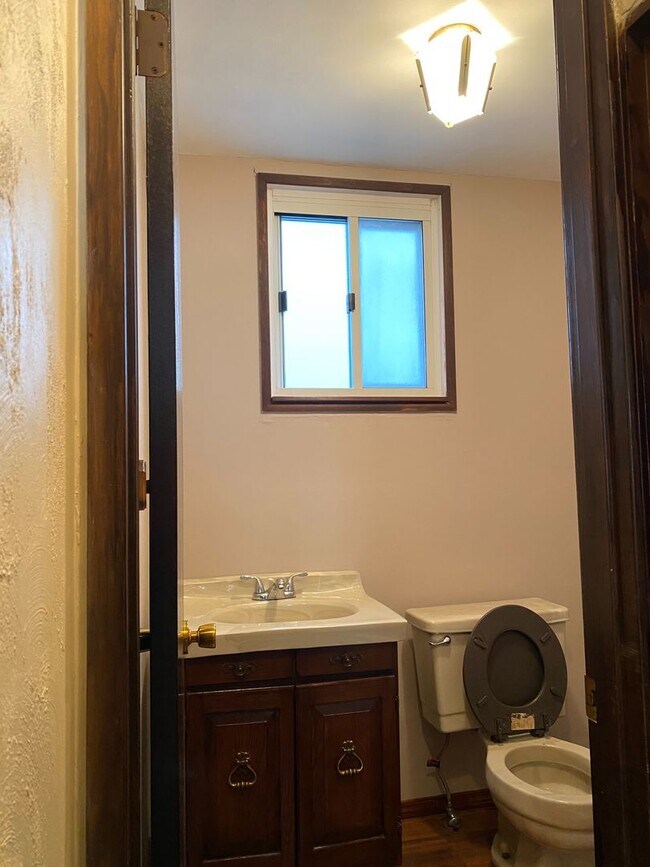Building Photo - AVAILABLE November - Spacious 2+ Bedroom H...