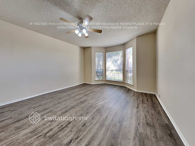 Building Photo - 1804 Lacey Oak Ln