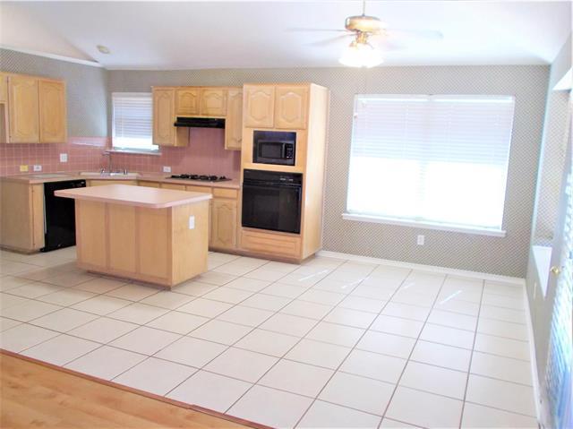 Building Photo - 914 Heritage Pkwy S