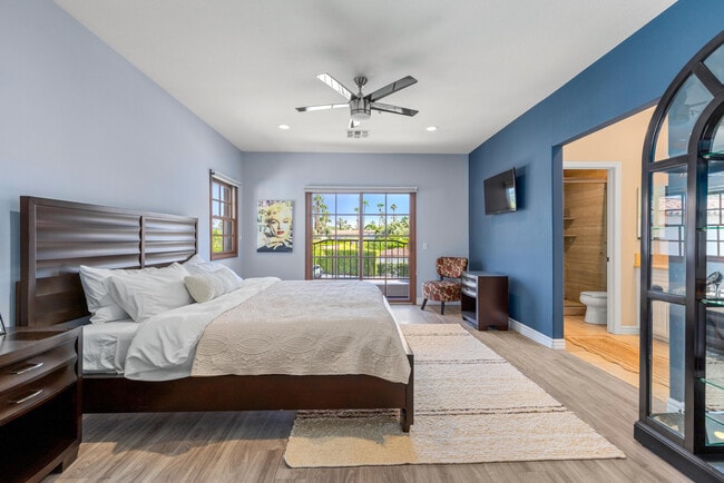 Building Photo - 546 N Indian Canyon Dr