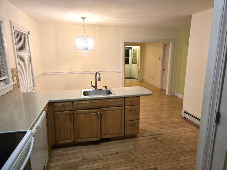 Building Photo - 41 Pine St