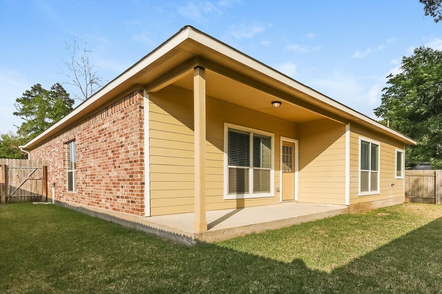 Building Photo - 18415 Sunrise Maple Dr