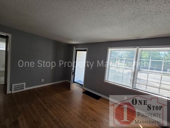 Building Photo - Beautiful 3 Bedroom 2 Bathroom in Kansas City