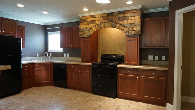 Building Photo - Home in the Lowndes County