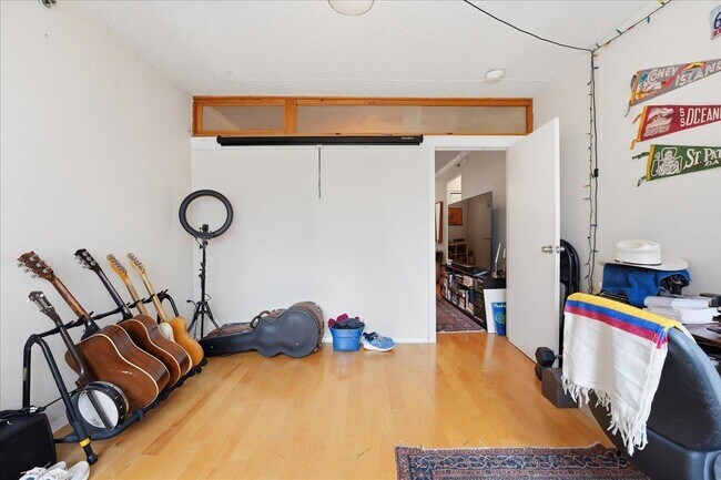 Building Photo - 45 River Dr S