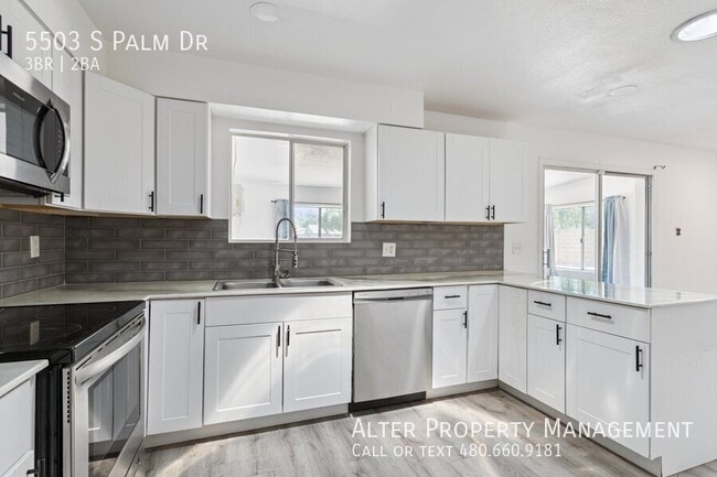 Building Photo - 5503 S Palm Dr