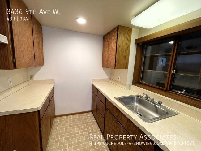 Building Photo - 3436 9th Ave W