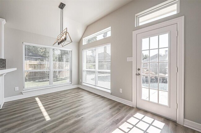 Building Photo - 6215 Suncrest Ct