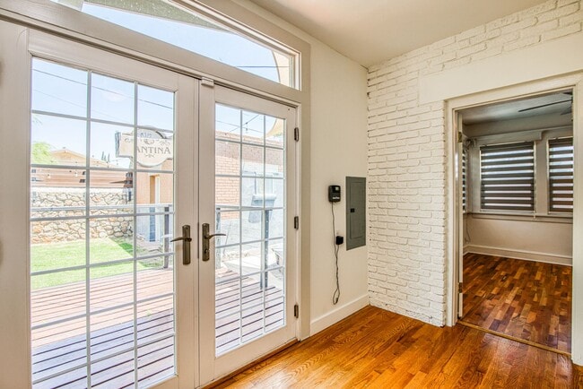 Building Photo - Manhattan Heights Historic District Gorgeous Backyard with Pool and Large House