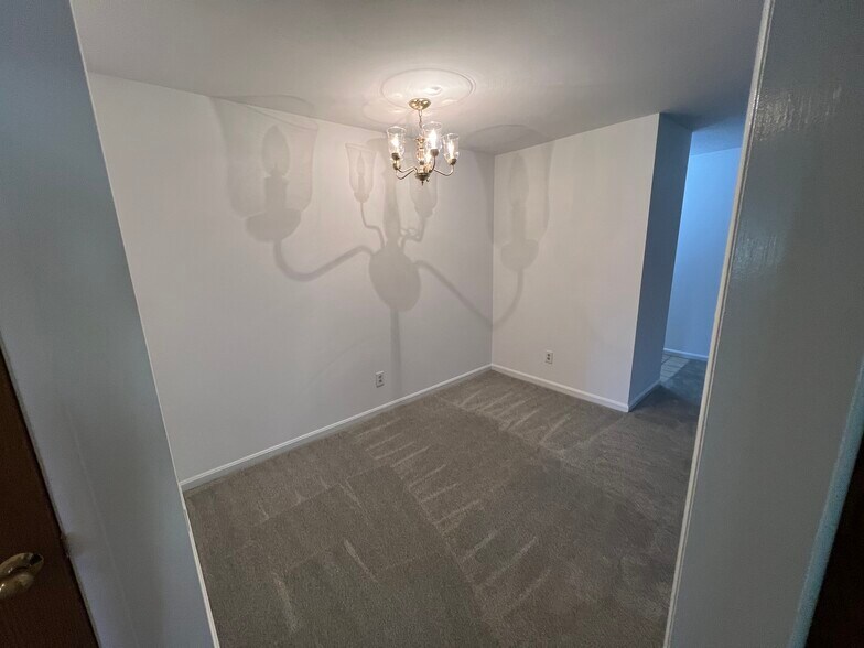 Building Photo - 500 Chapel Ct