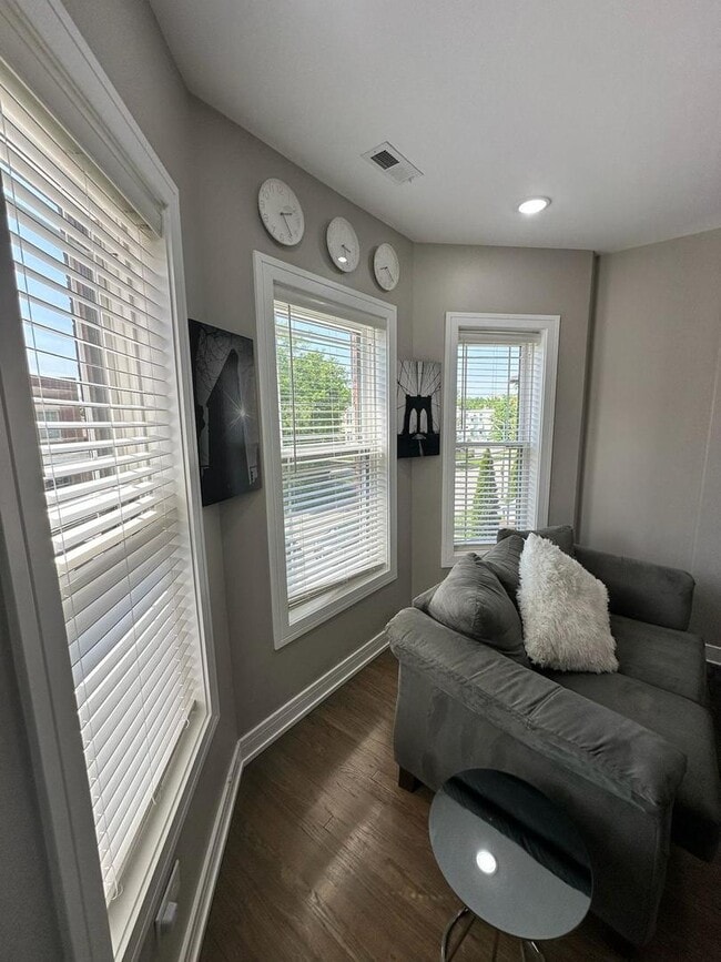 Building Photo - 6807 S Calumet Ave