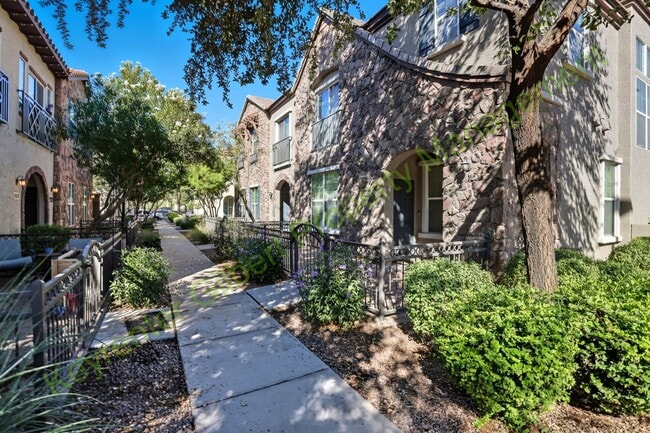 Building Photo - 3 bed/2.5 bath Condo in Gilbert’s Lofts in...