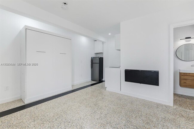 Building Photo - 415 75th St
