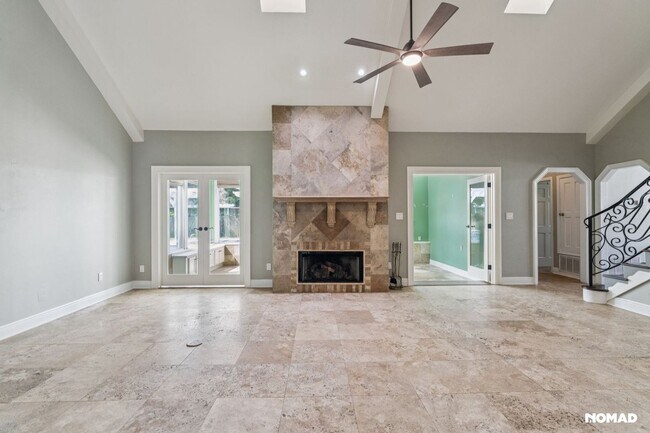 Building Photo - Spacious 4BR House in Pensacola; Pool