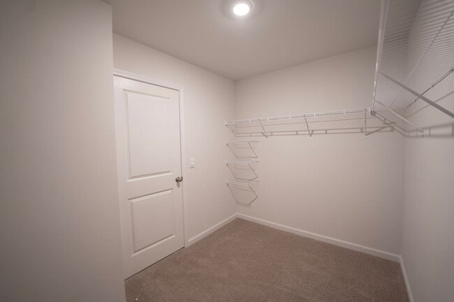 Building Photo - AVAILABLE NOW!