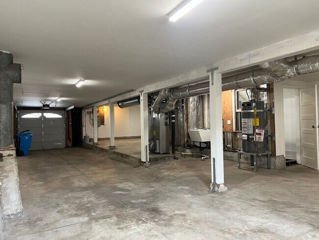 Building Photo - Charming Outer Sunset 2 BDRM WITH SUNROOM Home Just Steps from Ocean Beach!