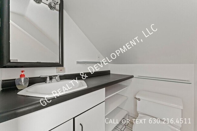 Building Photo - 314 Custer Ave
