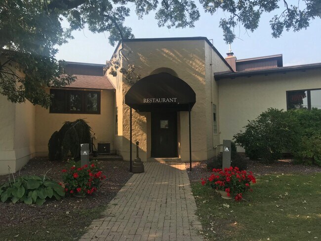 Building Photo - 4318 Golf Dr