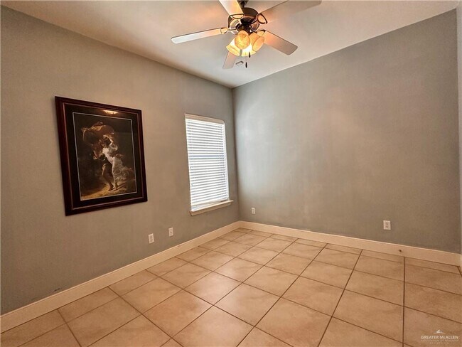 Building Photo - 15 Keeton Ave E