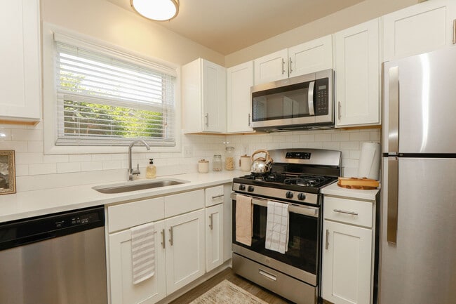 Building Photo - Millspring Commons Apartments and Townhomes