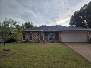 Building Photo - 4825 Eric Dr