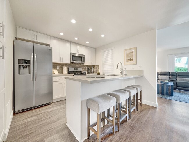 Building Photo - 7405 Seashore Dr