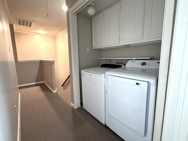 Building Photo - 2517 Bering Dr