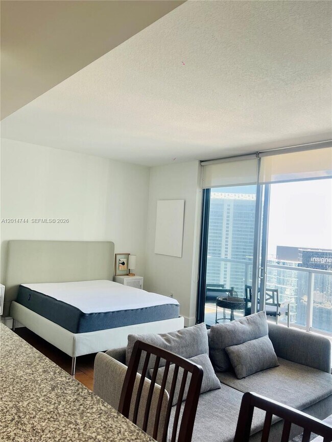 Building Photo - 1060 Brickell Ave
