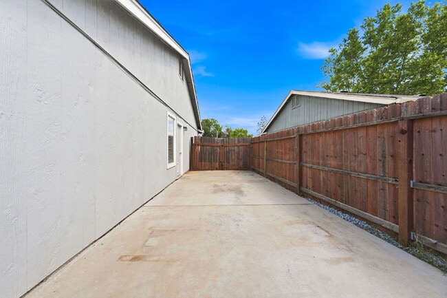 Building Photo - 3 Bedroom Home with RV/Boat Parking, Large Yard & Chicken Coop – Cul-de-Sac Location Near Kids Ki...