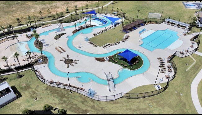 Building Photo - 2207 Salinas Dr