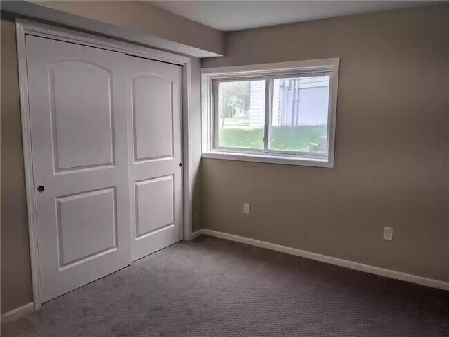 Building Photo - 1424 Sunset Ave SE