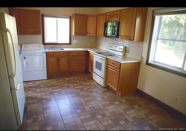 Building Photo - 173 Wakelee Ave