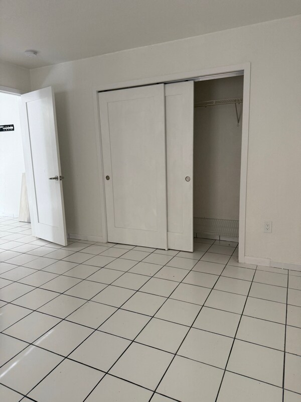 Building Photo - 25 NW 48th Pl