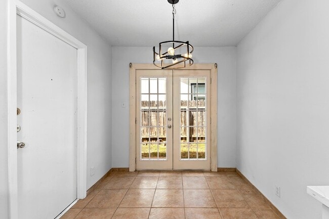 Building Photo - 607 Russet Valley Dr