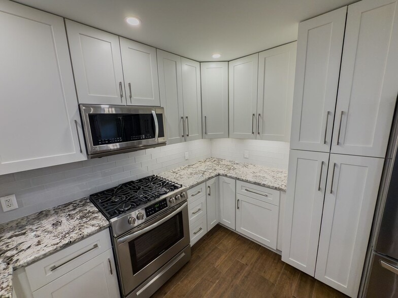 Kitchen view with granite countertops and ample cabinet storage - 2006 Candle Ct