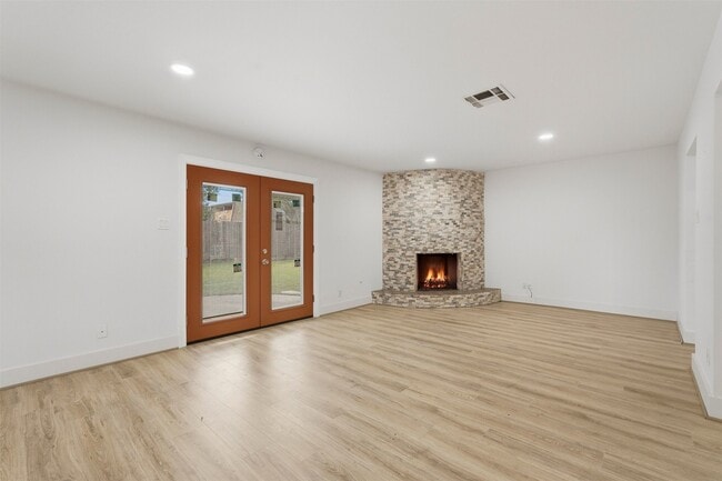 Building Photo - 1219 Wisterwood Dr