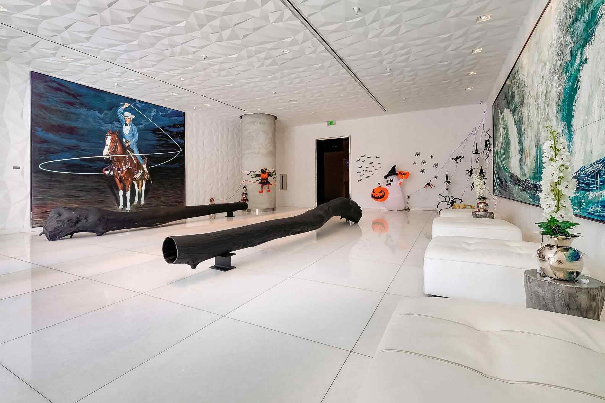 lobby - 1300 S Miami Ave