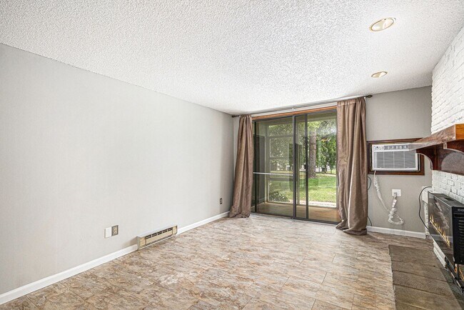 Building Photo - 2 Bedroom 2 Bath Condo in Pier Point Villa...
