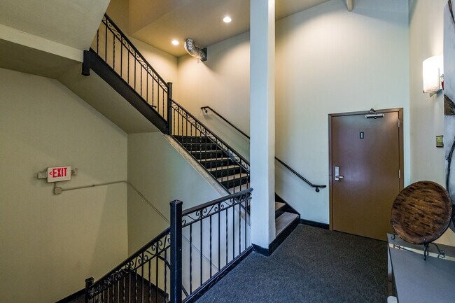Building Photo - 4901 Washington Ave