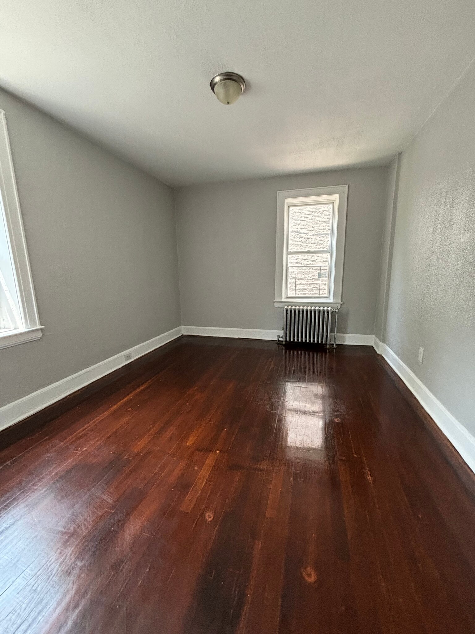 691 Elizabeth Ave 22 - 10 Goldsmith Ave