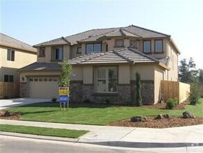 Building Photo - Location, location, location!! 5 Bedroom /...