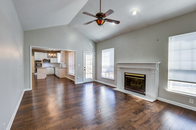 Building Photo - 605 Founders Pointe Blvd