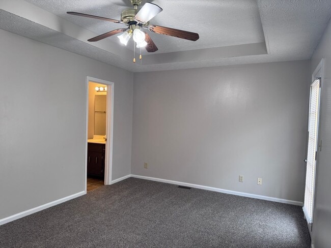 Building Photo - Super convenient location! Quick access to I-24 Exit 11!